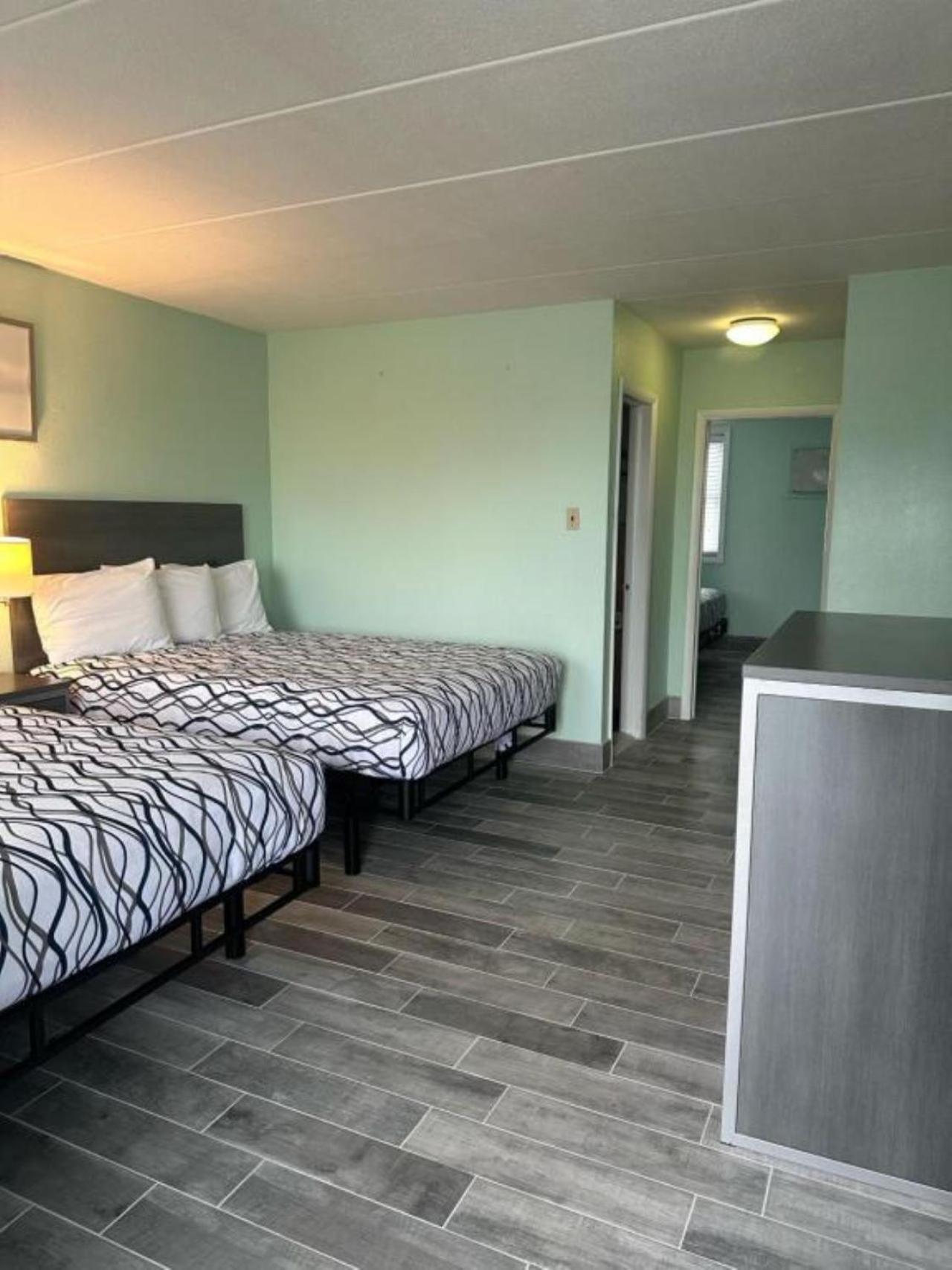 Royal Canadian Motel Уайлдууд Екстериор снимка