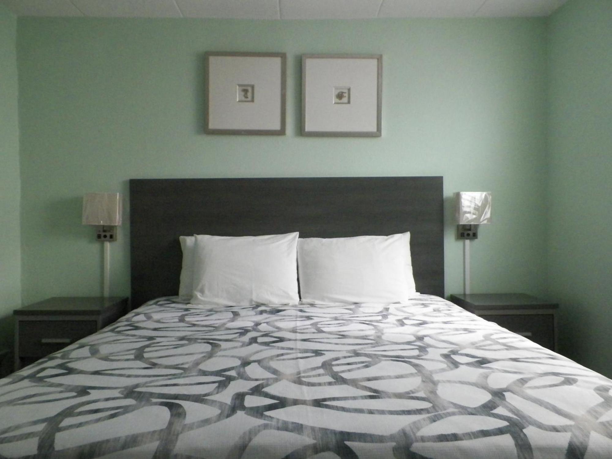 Royal Canadian Motel Уайлдууд Екстериор снимка